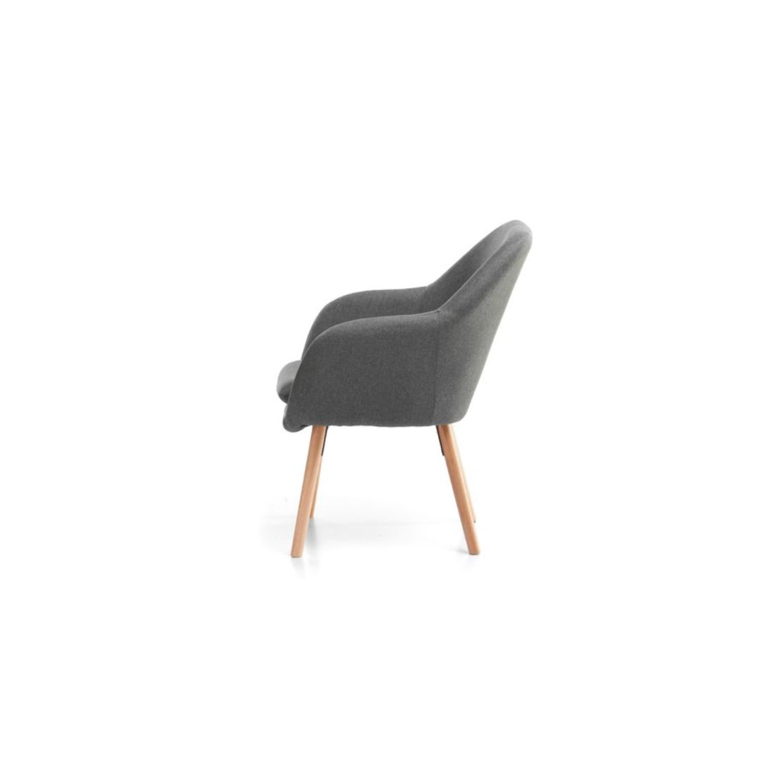 alquiler de sillón gris con patas de madera